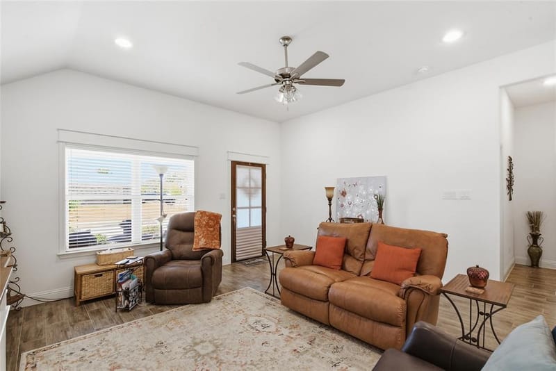 211 Clover Circle, Weatherford TX 76086 - Photo 7