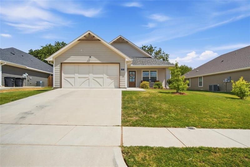 211 Clover Circle, Weatherford TX 76086 - Photo 5