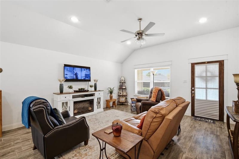 211 Clover Circle, Weatherford TX 76086 - Photo 8