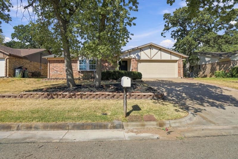 3708 Bordeaux Court, Arlington TX 76016 - Photo 2