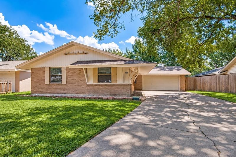 2218 Royal Oaks Drive, Irving TX 75060