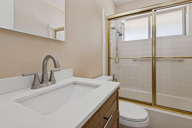 2218 Royal Oaks Drive, Irving TX 75060 - Photo 10