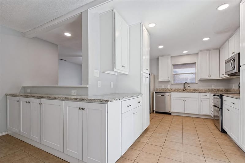 2218 Royal Oaks Drive, Irving TX 75060 - Photo 4