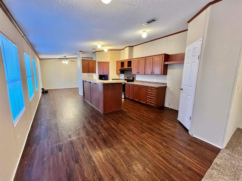 1085 Highland Circle, Springtown TX 76082 - Photo 6