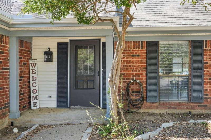 2307 Harrington Court, Euless TX 76039 - Photo 3