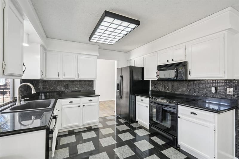 2307 Harrington Court, Euless TX 76039 - Photo 10