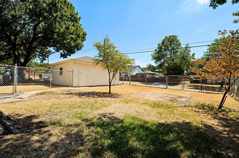 4462 Preston Circle, Cockrell Hill TX 75211 - Photo 24