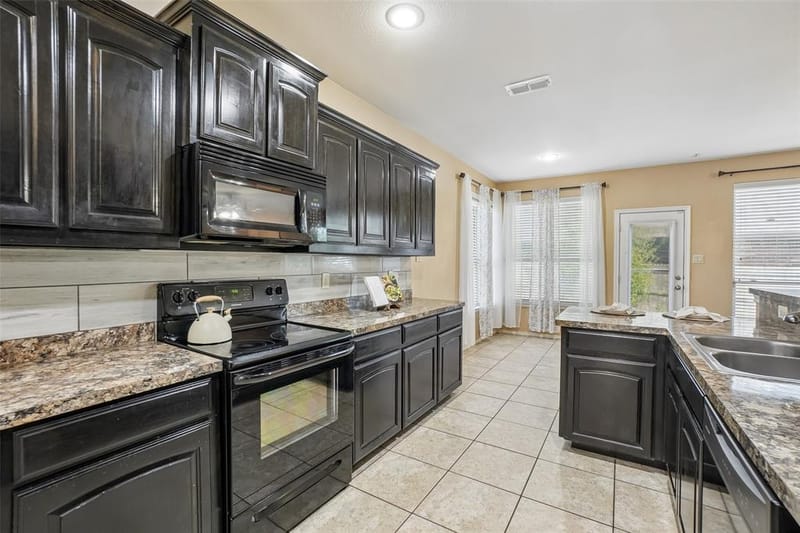 11100 Dunlavin Court, Fort Worth TX 76052 - Photo 9