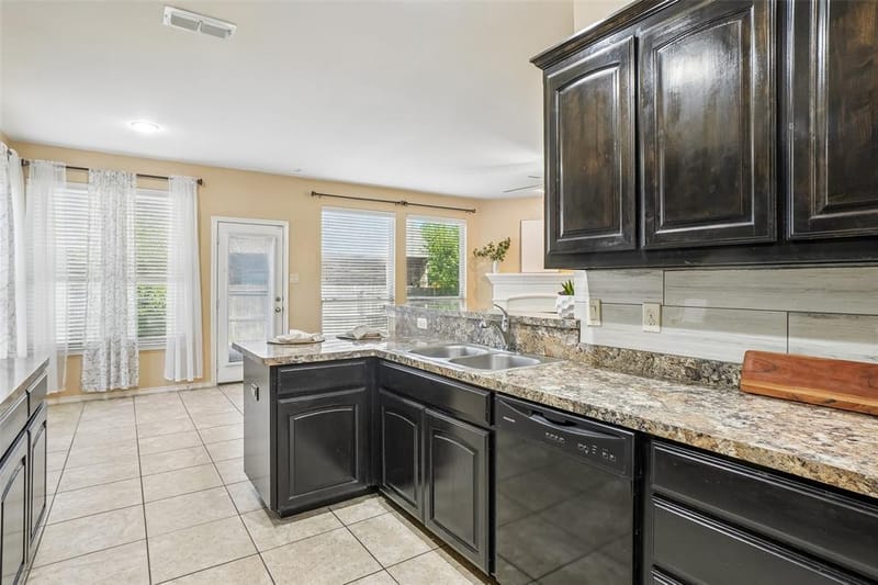 11100 Dunlavin Court, Fort Worth TX 76052 - Photo 10