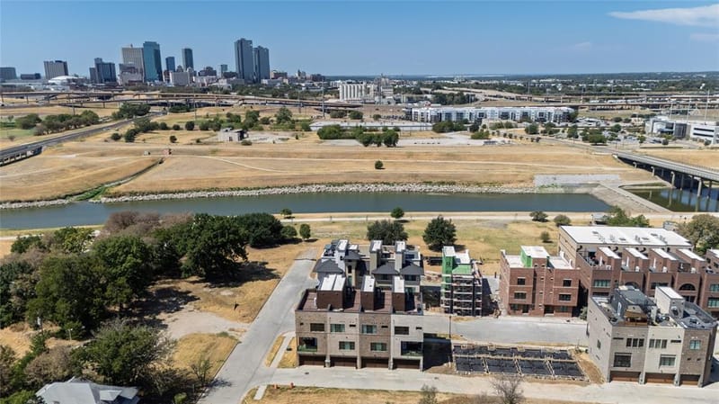449 S Rayner Street, Fort Worth TX 76111