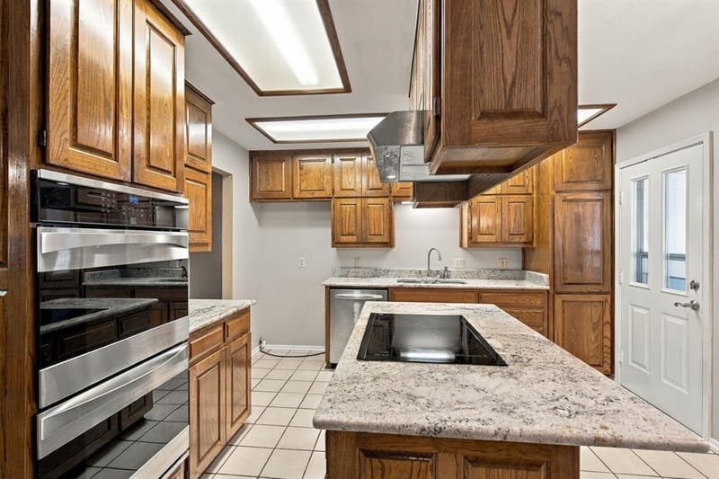 1802 Tulip Drive, Arlington TX 76013 - Photo 9