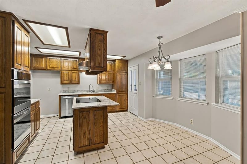1802 Tulip Drive, Arlington TX 76013 - Photo 8