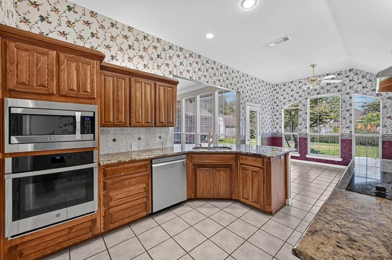 1501 New Haven Drive, Mansfield TX 76063 - Photo 8