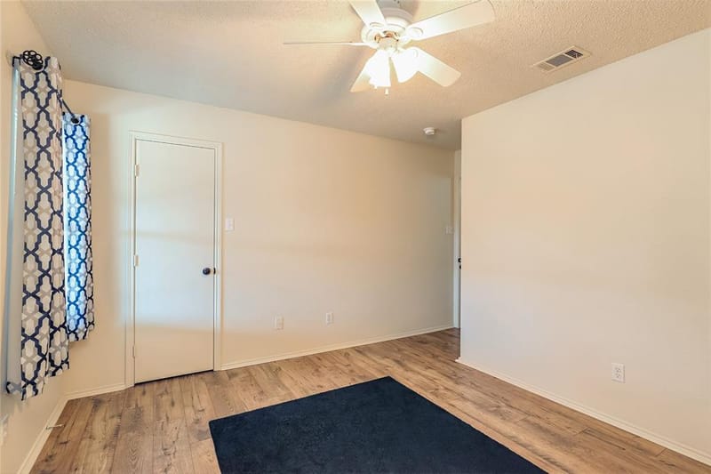521 N Avenue E, Springtown TX 76082 - Photo 23