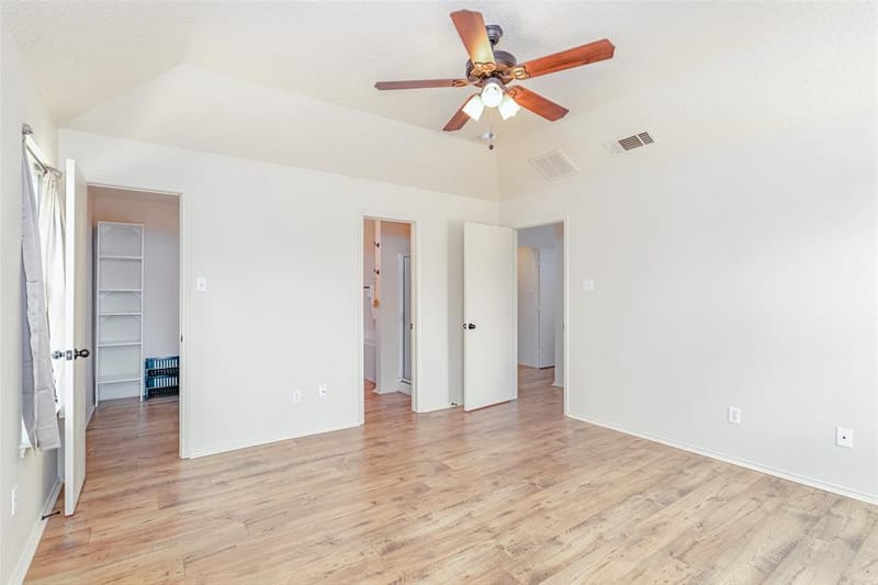 521 N Avenue E, Springtown TX 76082 - Photo 13