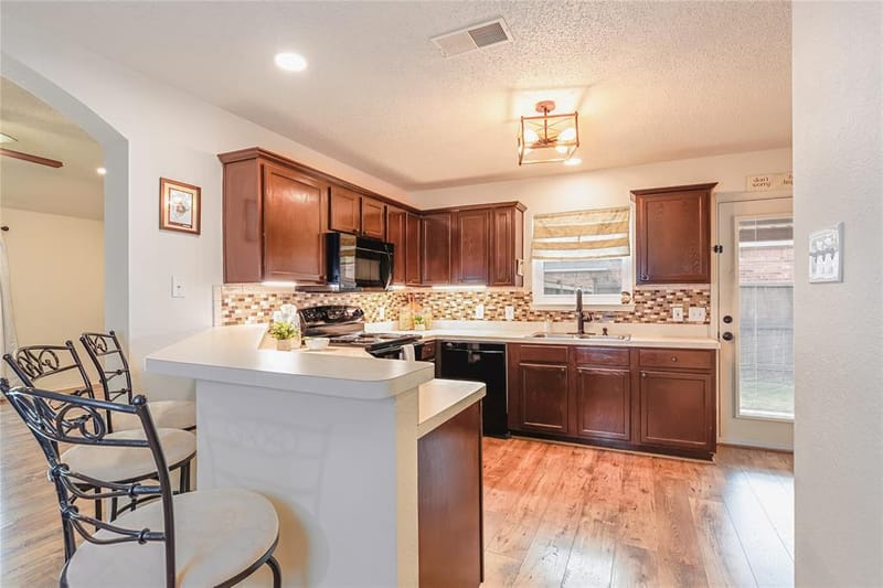 521 N Avenue E, Springtown TX 76082 - Photo 7