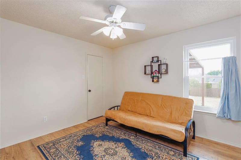 521 N Avenue E, Springtown TX 76082 - Photo 20
