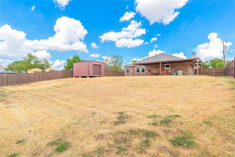 521 N Avenue E, Springtown TX 76082 - Photo 30