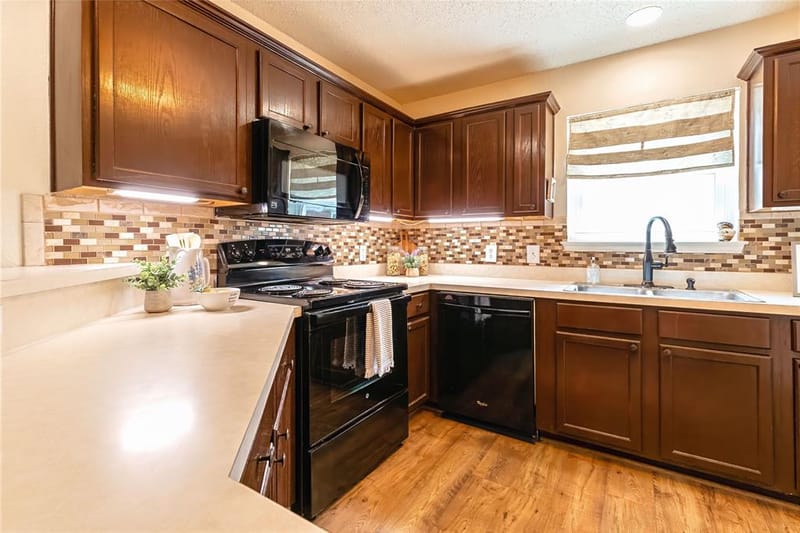 521 N Avenue E, Springtown TX 76082 - Photo 10