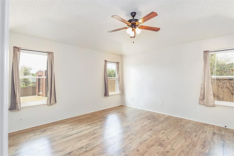 521 N Avenue E, Springtown TX 76082 - Photo 14