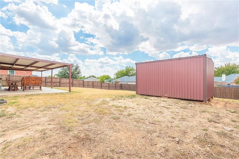 521 N Avenue E, Springtown TX 76082 - Photo 29