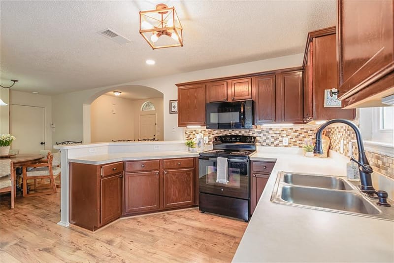 521 N Avenue E, Springtown TX 76082 - Photo 8
