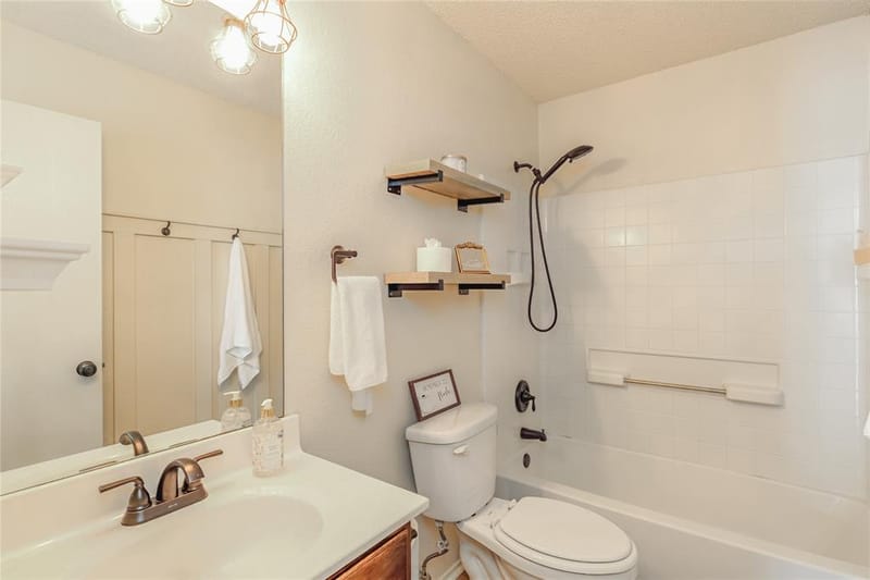 521 N Avenue E, Springtown TX 76082 - Photo 21