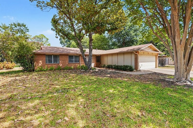 2715 Bellaire Court, Arlington TX 76013 - Photo 6