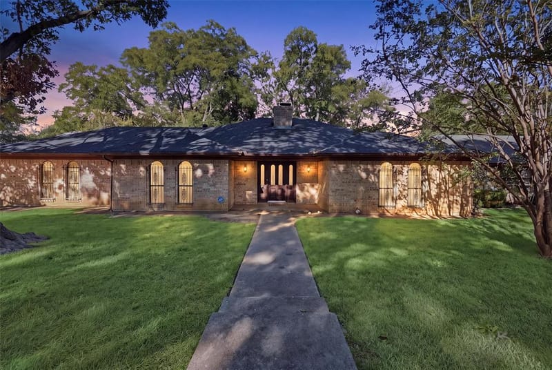 6437 Suncrest Court, North Richland Hills TX 76180
