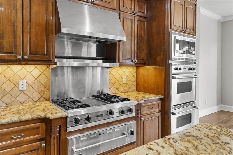 2322 Kingsmill Circle, Tyler TX 75703 - Photo 9