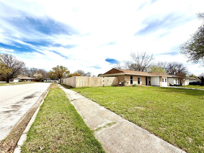 1801 Coleta Place, Garland TX 75040 - Photo 23