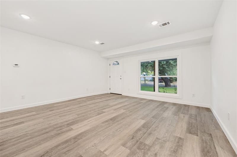 2661 Hudspeth Avenue, Dallas TX 75216 - Photo 2