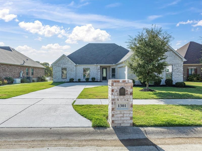 1301 Carnoustie Drive, Ennis TX 75119 - Photo 3