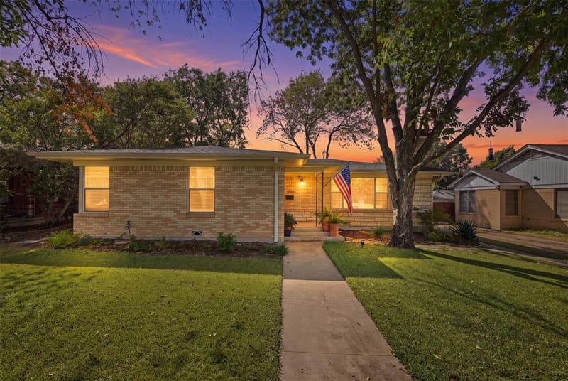 2908 Ryan Place Drive, Fort Worth TX 76110 - Photo 2