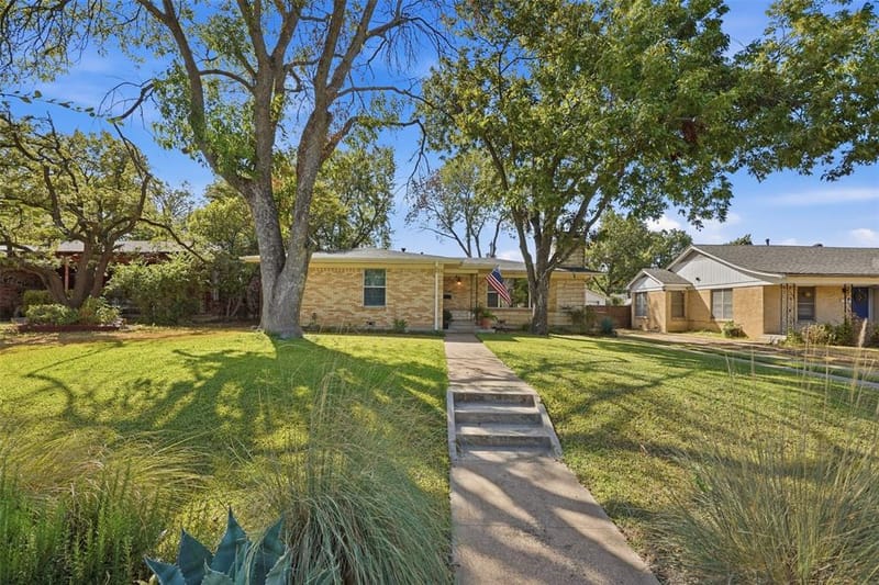 2908 Ryan Place Drive, Fort Worth TX 76110 - Photo 3