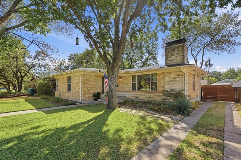 2908 Ryan Place Drive, Fort Worth TX 76110 - Photo 4