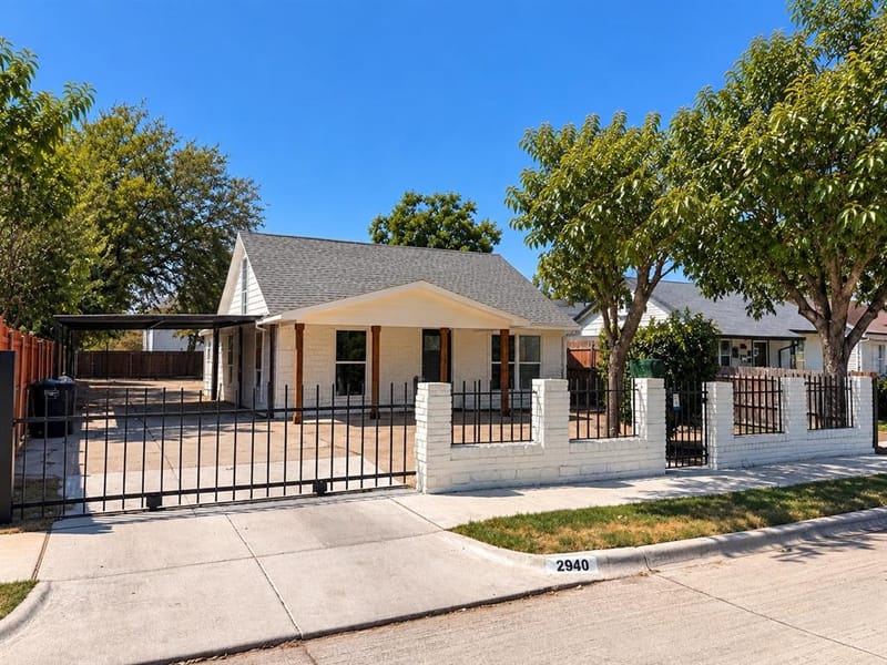 2940 Livingston Avenue, Fort Worth TX 76110 - Photo 2
