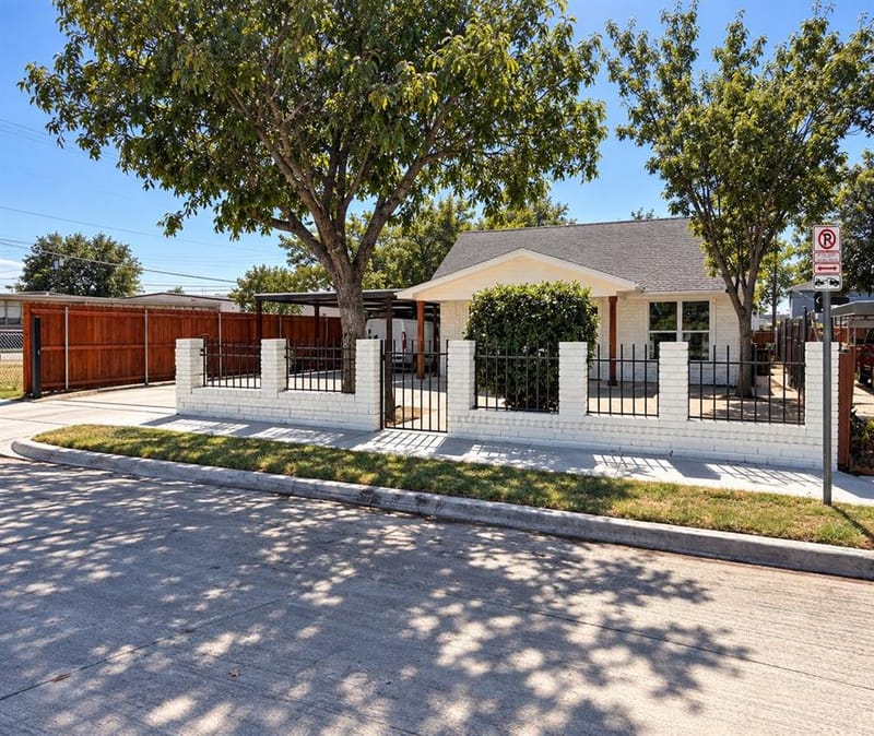 2940 Livingston Avenue, Fort Worth TX 76110