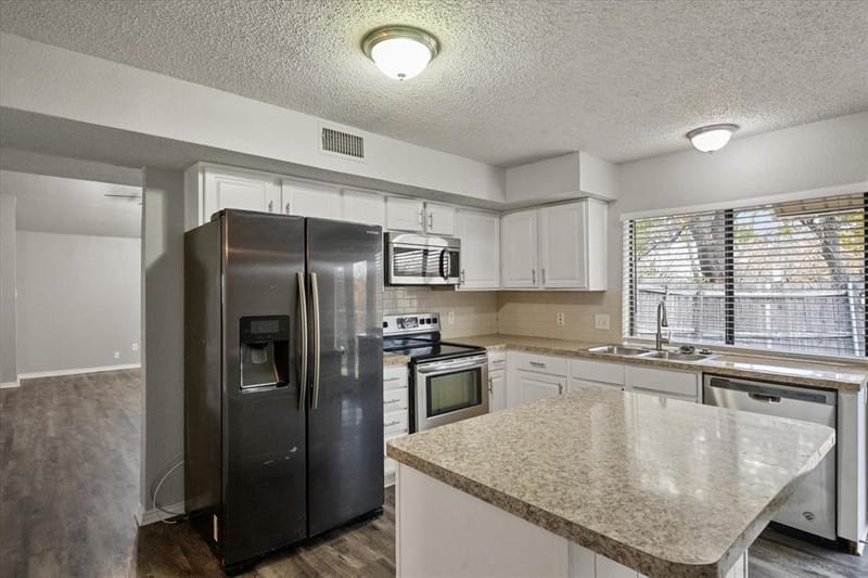 3505 Rush Springs Drive, Arlington TX 76016 - Photo 3
