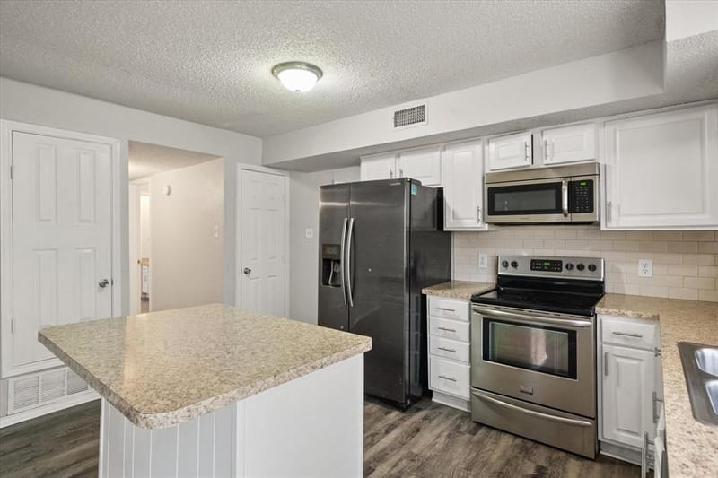 3505 Rush Springs Drive, Arlington TX 76016 - Photo 4