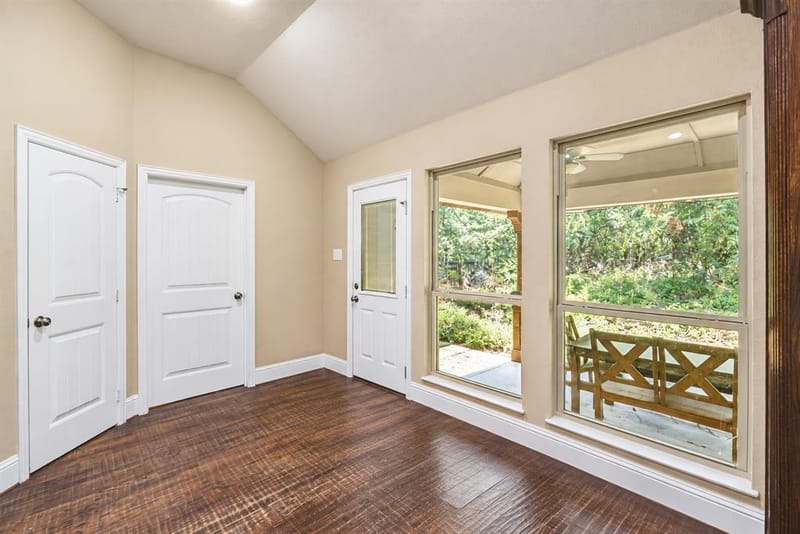 910 English Street, Irving TX 75061 - Photo 8