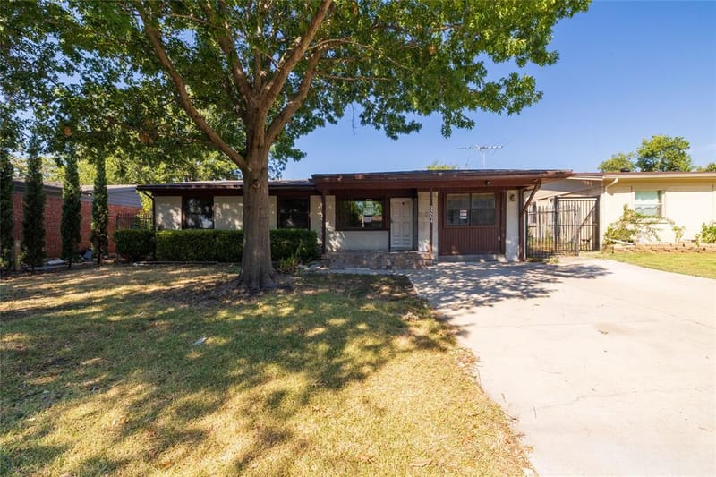 3264 Hillglenn Road, Dallas TX 75228 - Photo 2