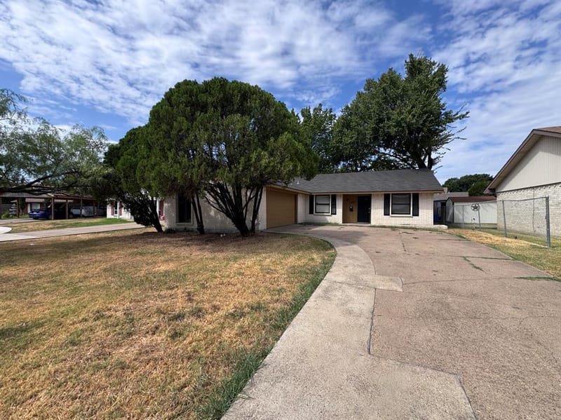 1610 Kingston Drive, Grand Prairie TX 75051 - Photo 6