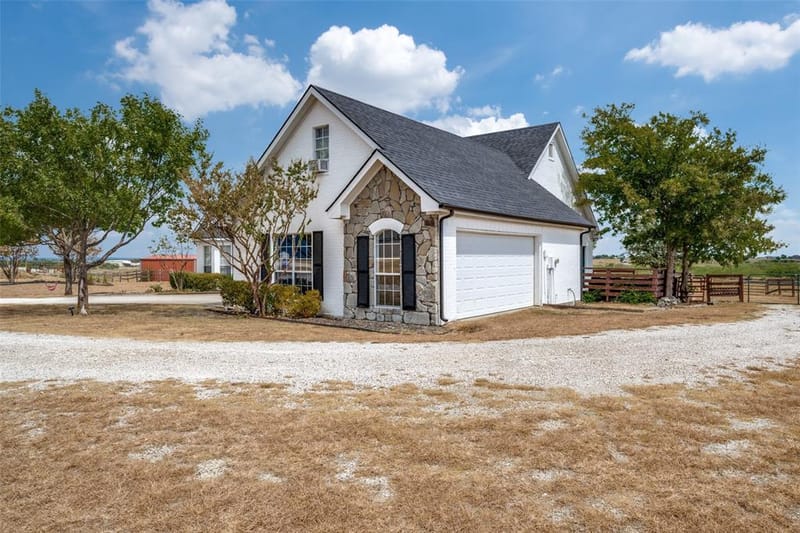 1690 Lawlis Lane, Sanger TX 76266 - Photo 3