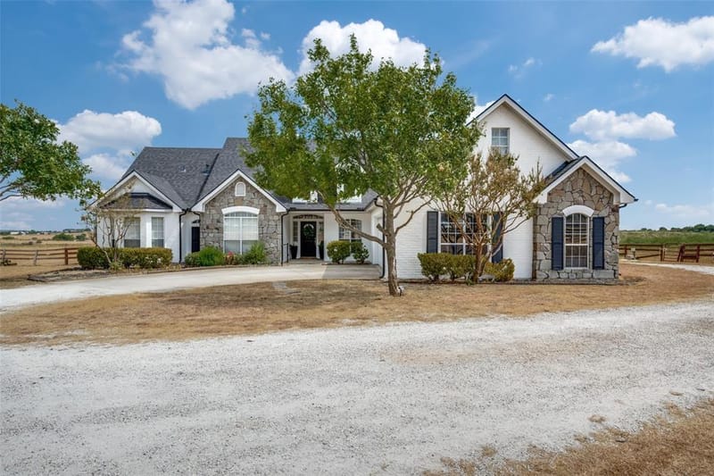 1690 Lawlis Lane, Sanger TX 76266