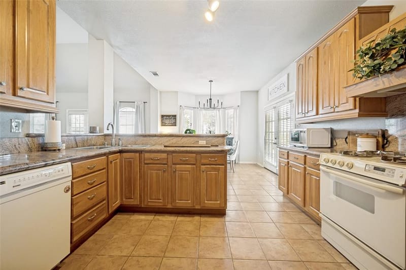1690 Lawlis Lane, Sanger TX 76266 - Photo 9