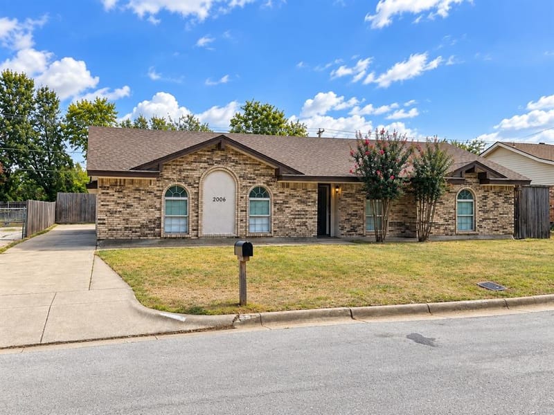 2001 San Jacinto Drive, Arlington TX 76012 - Photo 2