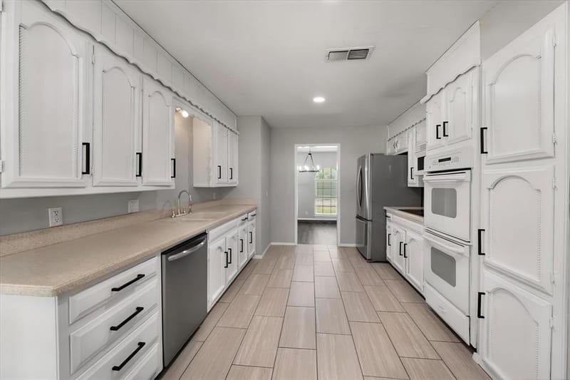 2001 San Jacinto Drive, Arlington TX 76012 - Photo 6