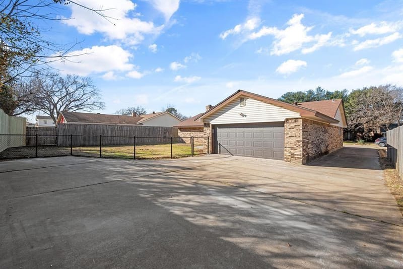 2001 San Jacinto Drive, Arlington TX 76012 - Photo 31