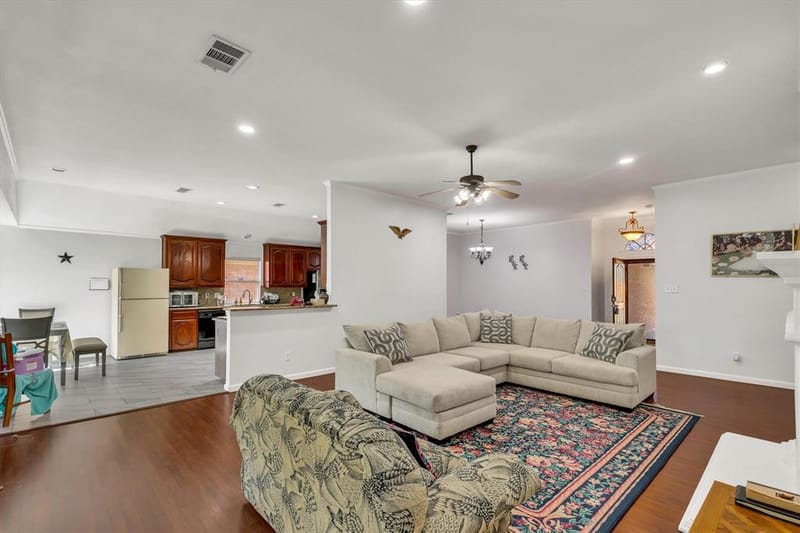 1506 Park Grove Drive, Irving TX 75060 - Photo 10